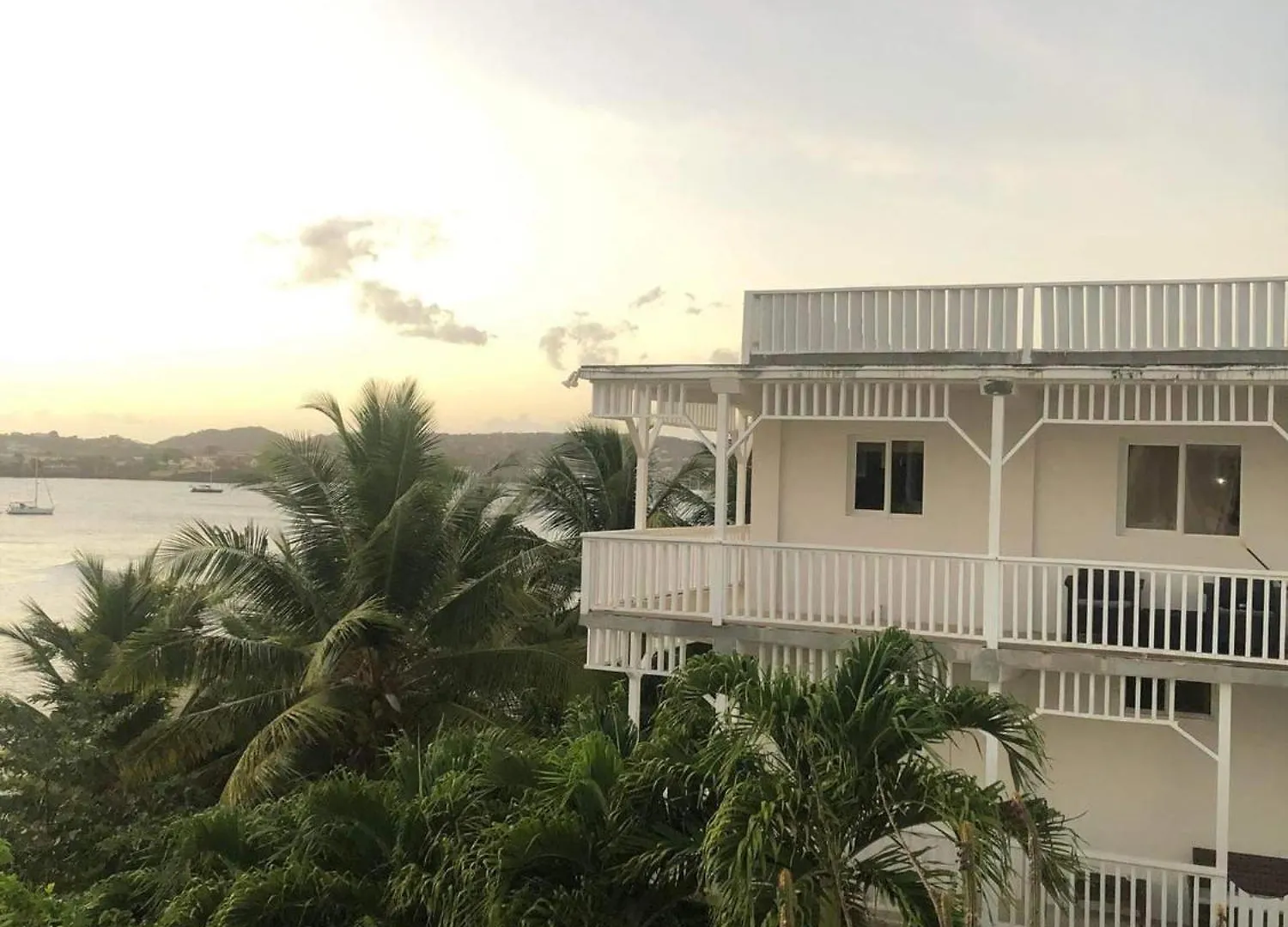 Lance aux Epines Green Flash Apartments