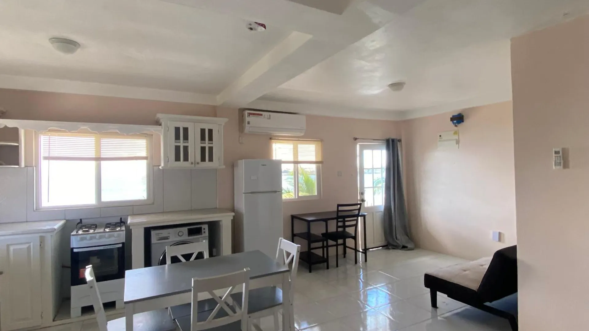 Lance aux Epines Green Flash Apartments