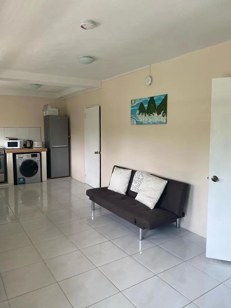 Lance aux Epines Green Flash Apartments