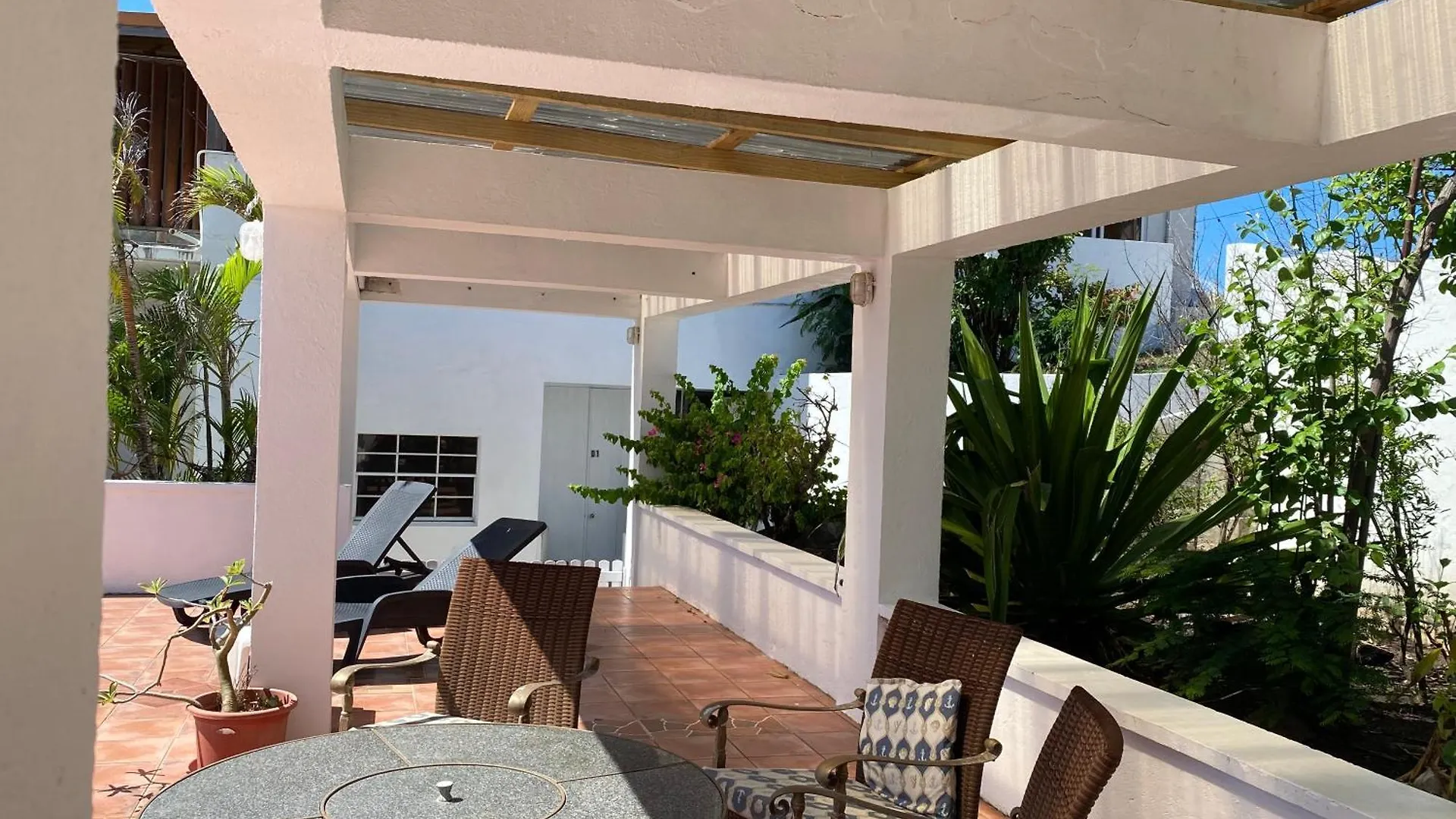 Green Flash Apartments Lance aux Épines
