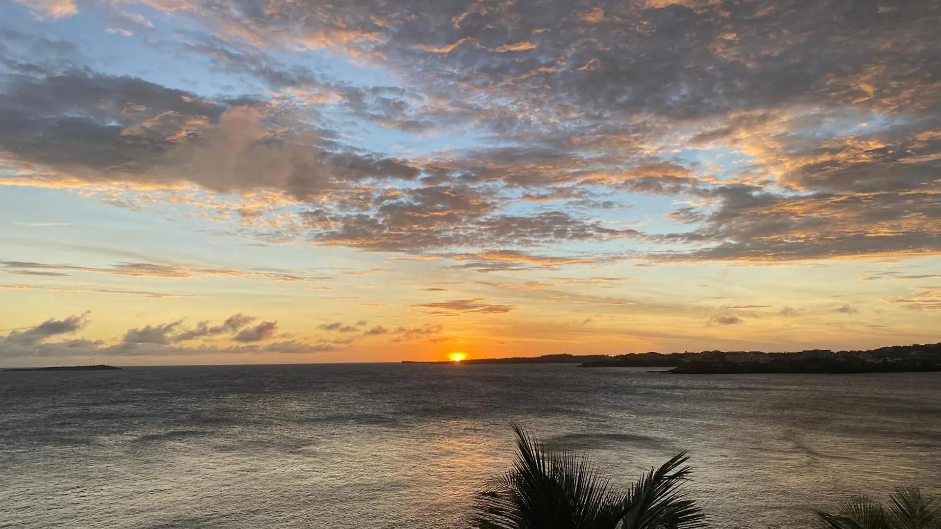 Green Flash Apartments Lance aux Épines 0*,